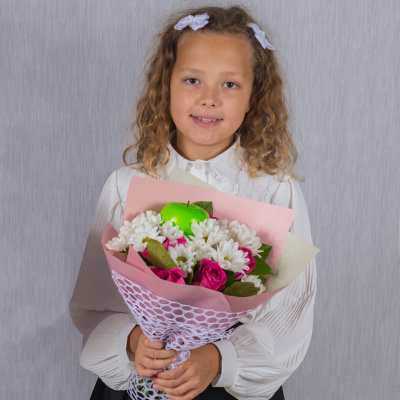 Букет "Клубника со сливками" из кустовой хризантемы и розы Кения N 7015