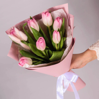 Букет 7 розовых тюльпанов с лагурусом 59862