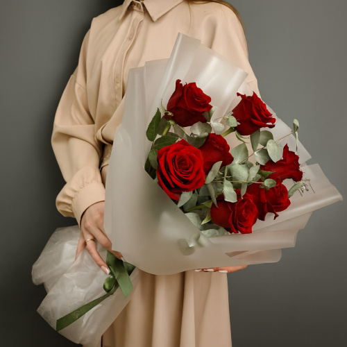 Букет из красных высоких роз Эквадор с эвкалиптом арт. 76723