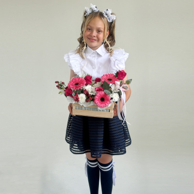 Ящик с герберами школьный N 84611