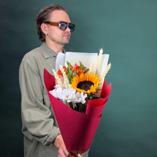 Школьный букет с подсолнухом и альстромерией Арт 95652