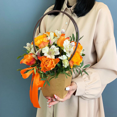 Сумочка с розовыми розами Кения и альстромерией N 66996-Р