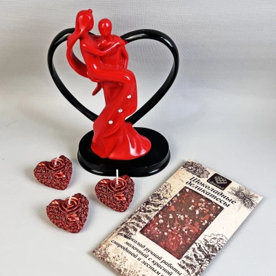 Подарочный набор "Вечная любовь" Статуэтка, свечи, шоколад 69430