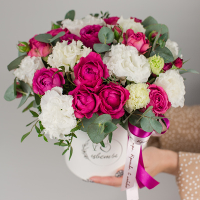 Коробка с розовыми пионовидными розами. Размер L. N 45002