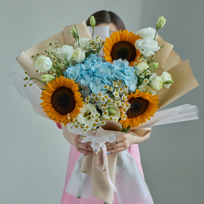 Букет с подсолнухами и гортензией N 84603