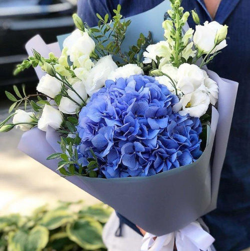 Букет "Голубая даль" из крупной гортензии и эустомы арт. 7684